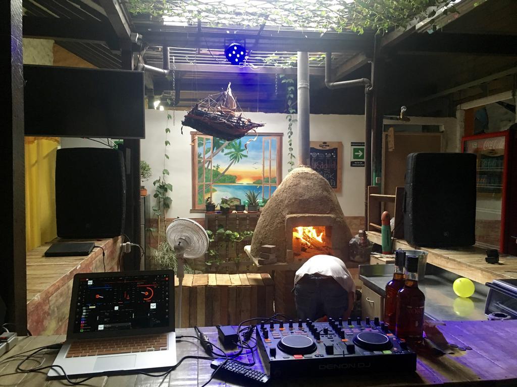 Mila Hostel 麦德林 外观 照片