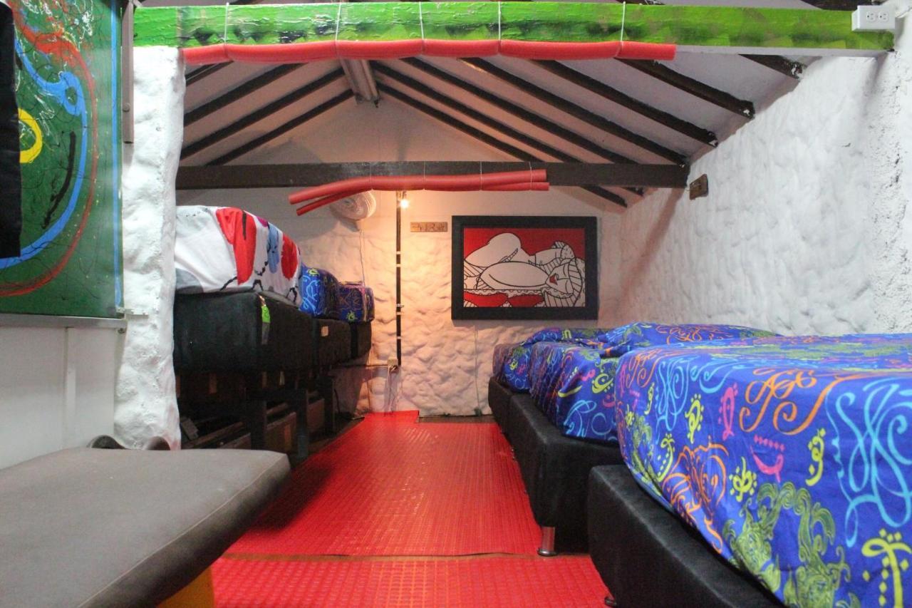 Mila Hostel 麦德林 外观 照片